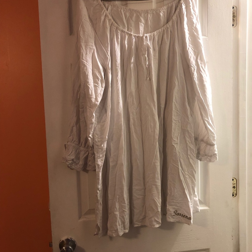 Roomy white dress